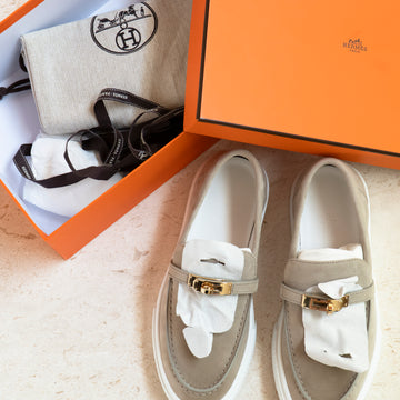 Hermès Game Slip-On Sneaker Size 38 Beige Lin Suede Goatskin w/ Gold Kelly Buckle