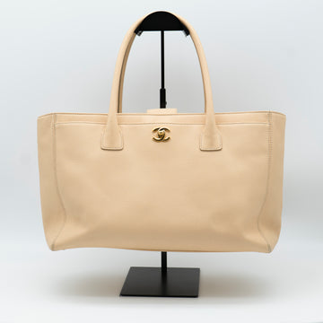 CHANEL Beige Clair Caviar Executive Cerf Tote Medium GHW