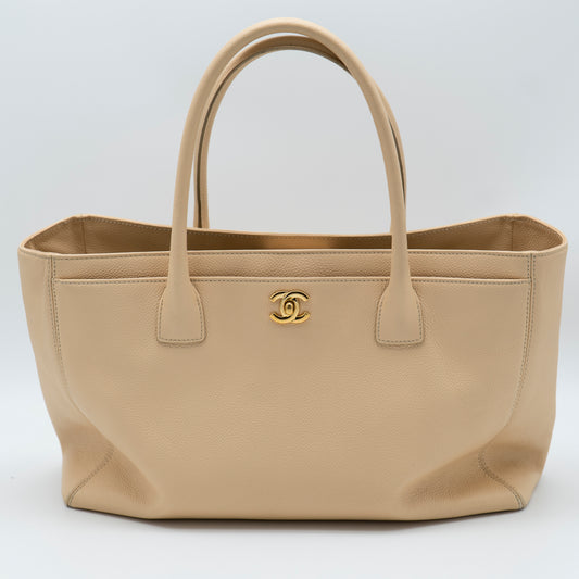CHANEL Beige Clair Caviar Executive Cerf Tote Medium GHW