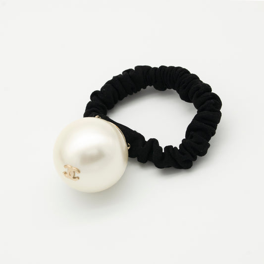 CHANEL CC Faux Pearl Hair Tie A63896