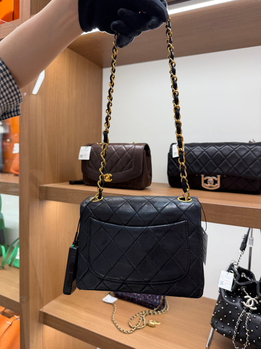 CHANEL 1989-1991 Vintage Lambskin Quilted Mini Flap Bag