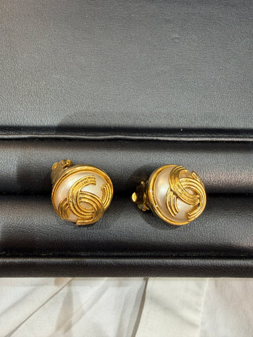 CHANEL CC Pearl Yellow Gold Clip-On Earrings