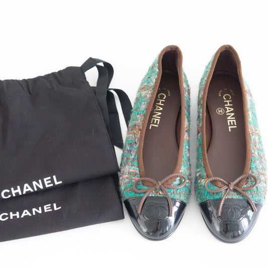 Chanel 23A Paris-Dakar Green Tweed Patent CC Cap Toe Bow Ballet Flats EU 36